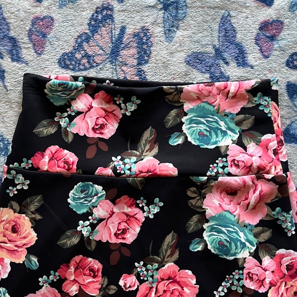 Silhouette N.Y.C. Pencil Skirt (S) - Picture 2 of 5